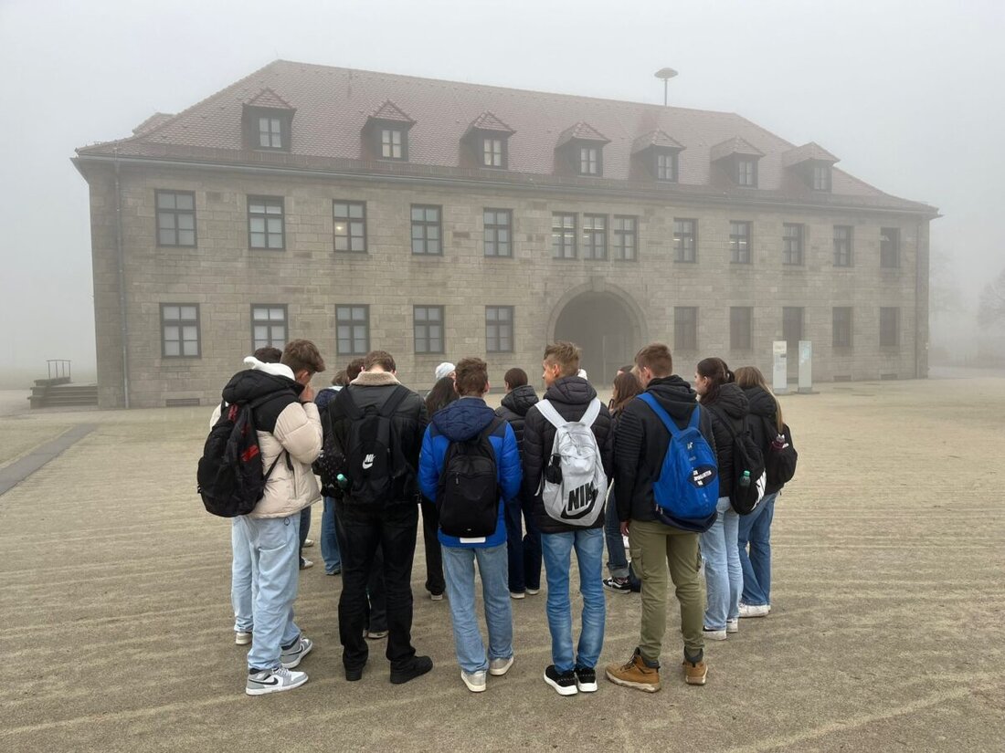 Flossenbürg. Zehntklässler der Realschule Kemnath besuchten die Gedenkstätte des ehemaligen Konzentrationslagers. Der Besuch vertiefte Unterrichtsstoff und mahnt zu Wachsamkeit, Toleranz und Verantwortung.