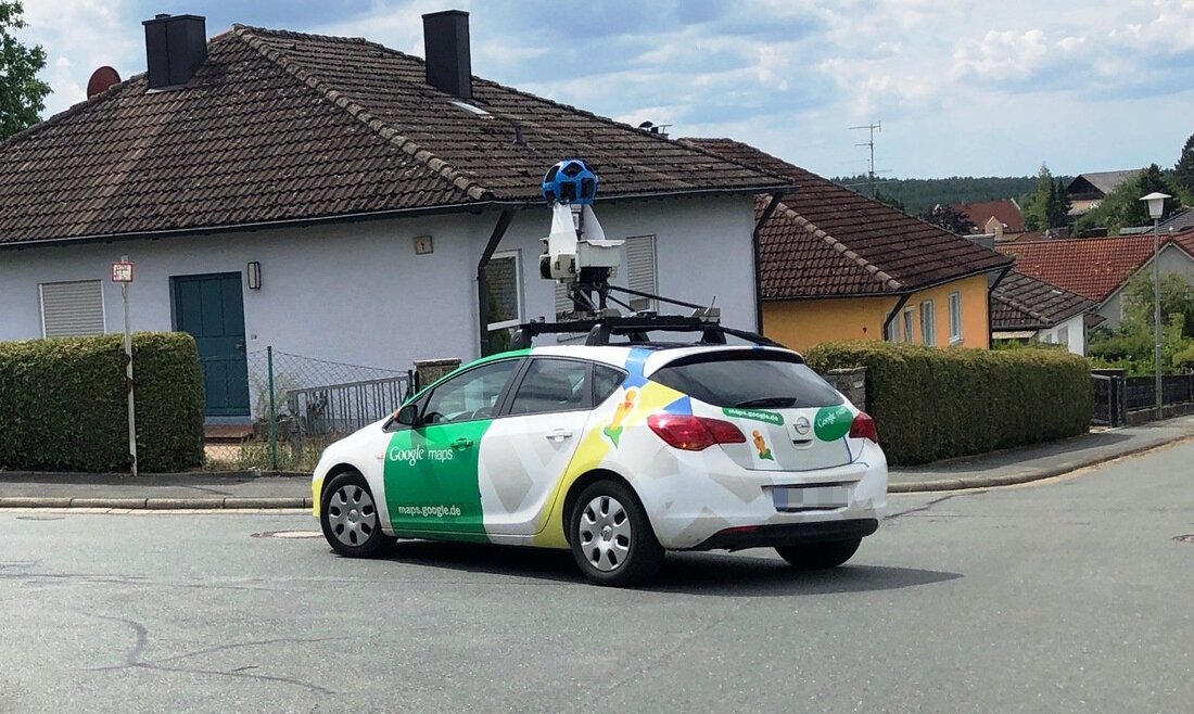 Parkstein. Gerade ist das Google-Street-View-Auto durch Parkstein gefahren. Offenbar fotografiert Google jetzt auch in der Nordoberpfalz die einzelnen Ortschaften für Street-View. Vor ein paar Minuten fuhr das Auto mit den [&hellip;]