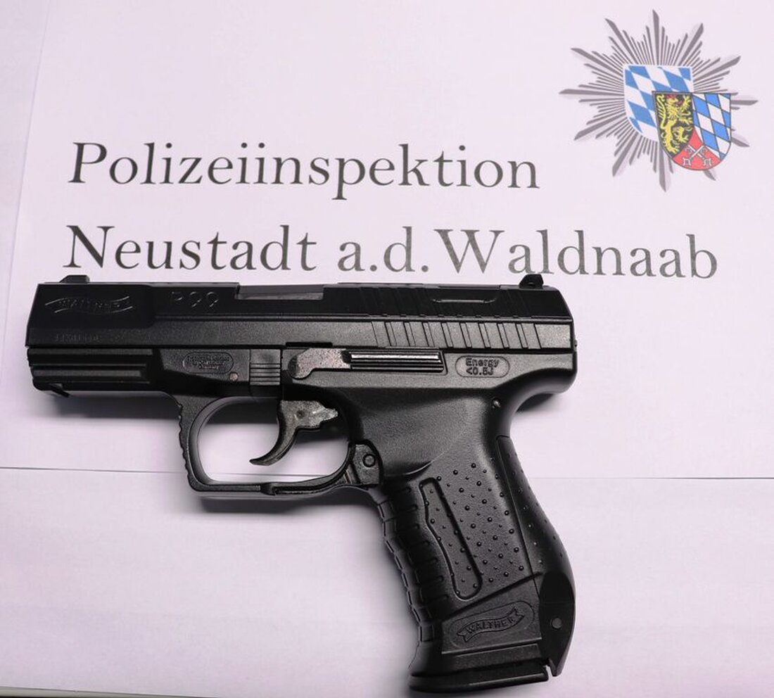 Neustadt/WN. Ein Jugendlicher (18) vertrieb sich gestern seine Zeit damit, mit seiner Soft AIr auf Nachbarn zu schießen. Ein Rentner wurde bei den “Schießübungen” verletzt.  Ein Mann (18) aus dem [&hellip;]