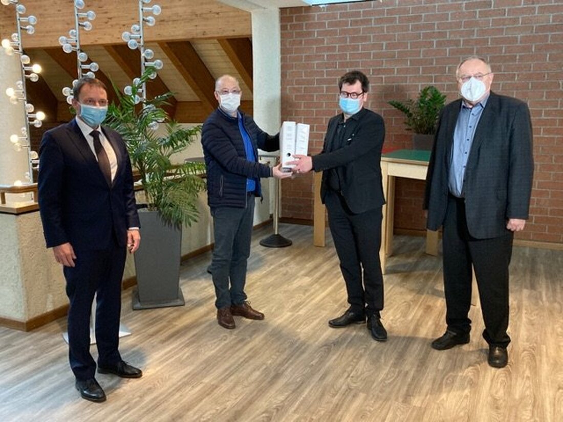 Weiden. Vergangene Woche wurde der Bauantrag zum Neubau und der Erweiterung einer Klinik für Kinder- und Jugendpsychiatrie, Psychosomatik und Psychotherapie (KJPP) in Weiden eingereicht. Hierzu begrüßten Oberbürgermeister Jens Meyer, Bezirkstagsvizepräsident Lothar [&hellip;]