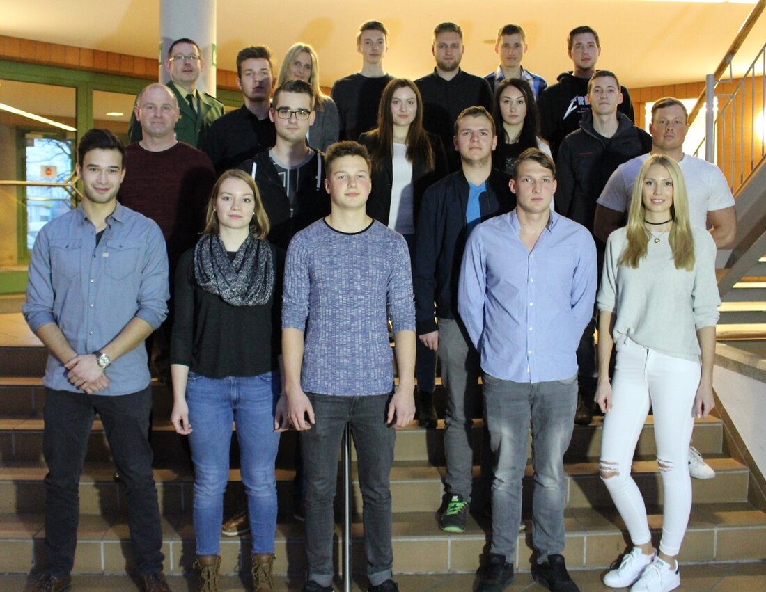 Weiden. “Mit Sicherheit anders” – so lautet da Motto der Bayerischen Bundespolizei. 18 Jungs und Mädels fangen dort im März ihre Ausbildung an und trafen sich noch einmal zu einer letzten [&hellip;]