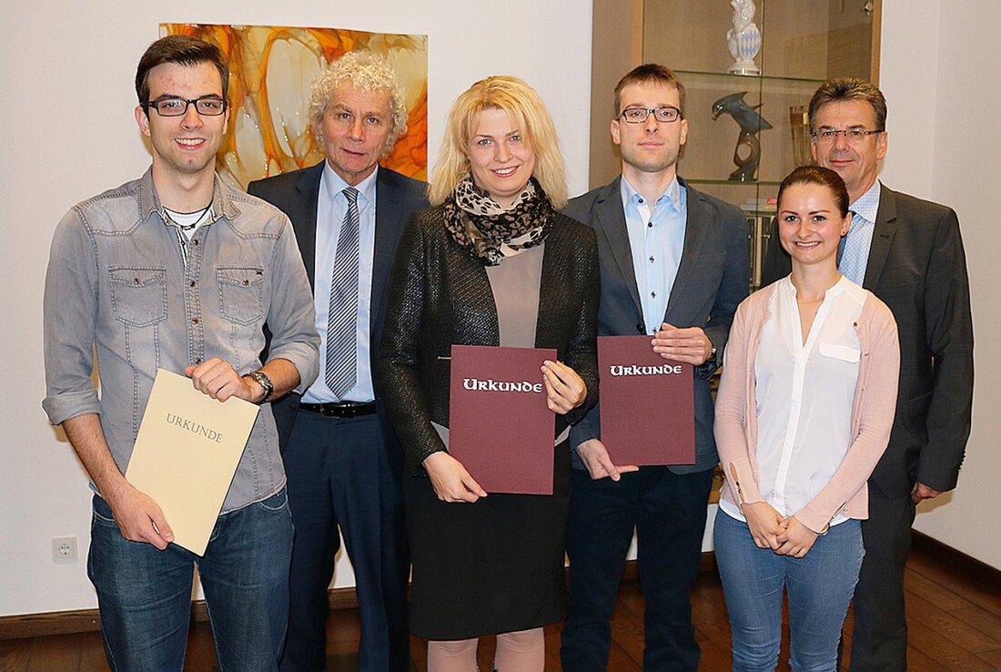 Tirschenreuth. Während in vielen Regionen qualifizierte junge Leute aus beruflichen Gründen oft ihre Heimat verlassen müssen, so konnte vor kurzem Landrat Wolfgang Lippert gleich Dreien zur Ernennung zu Inspektoren der [&hellip;]