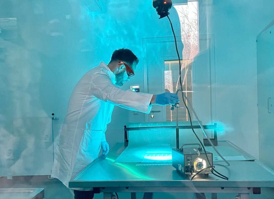 Weiden. Bei der Kripo Weiden beginnt ein neues Kapitel:  Das hochmoderne Kriminaltechnik-Labor geht am Montag in Betrieb – Zutritt dann nur noch für ein ausgewähltes Kernteam. Wo bis Freitag noch Pressevertreter staunen dürfen, arbeitet die Spurensicherung künftig auf höchstem Niveau.