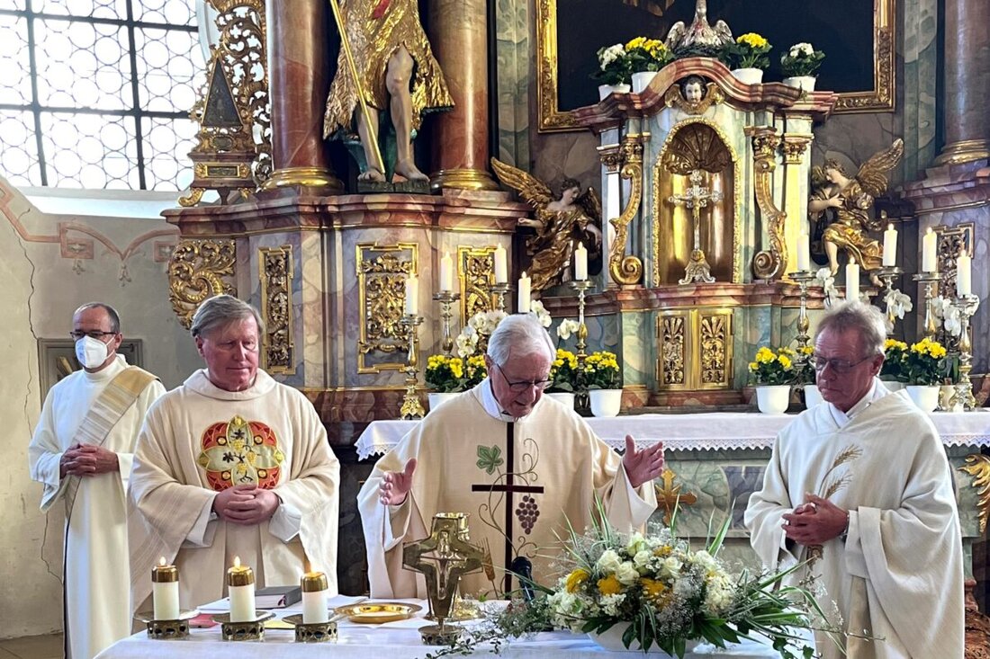 Weiden. Das Amtsgericht Weiden hat den Betreiber (48) einer Bar verurteilt. Er hatte Besucherinnen, aber auch Mitarbeiter, heimlich beim Toilettengang gefilmt.