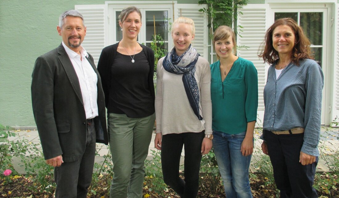 Weiden. Das Team der Bewährungshilfe in Weiden begrüßt Tabea Denk als neue ehrenamtliche Mitarbeiterin. Sie und ihre hauptamtlichen Kollegen helfen straffällig gewordenen Menschen. Neben den hauptamtlichen Bewährungshelfern begleiten die Ehrenamtlichen straffällig [&hellip;]