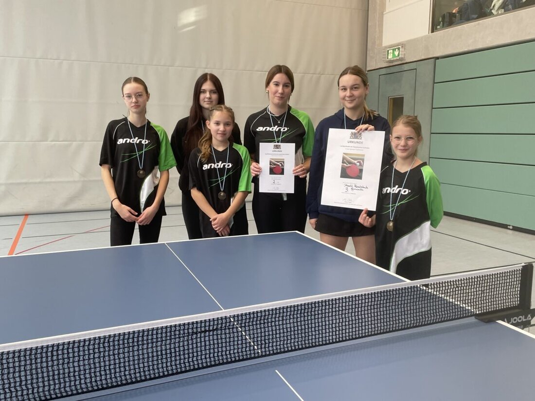 Kemnath. Die Mädchen-Tischtennismannschaft der Realschule Kemnath erreichte beim Nordbayern-Finale den zweiten Platz und sicherte sich den Titel des Vizebezirksmeisters.