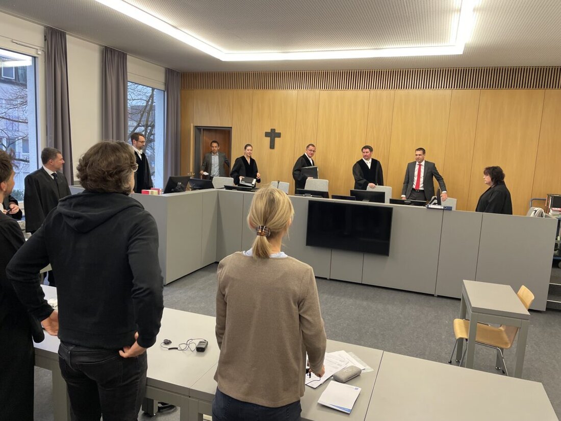 Weiden. Am heutigen Freitag beginnt um 9 Uhr der zweite Tag im Champagner-Prozess. Es werden die ersten Zeugen erwartetet, die am Schicksalsabend im Restaurant waren. OberpfalzECHO informiert euch per Live-Ticker.