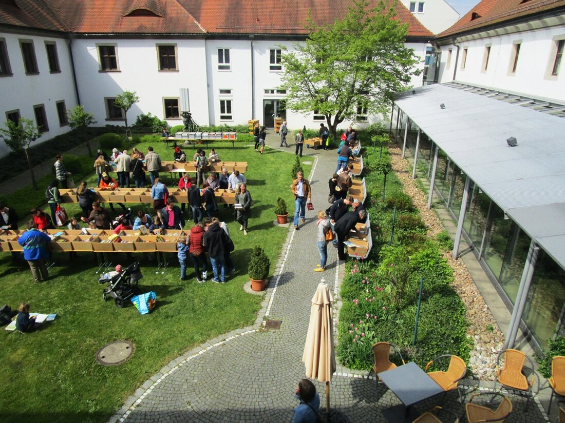 Weiden. Schnäppchenjäger dürfen sich auf Samstag, den 6. Mai freuen! Von 9 bis 12 Uhr sind alle Interessierten herzlich eingeladen zum großen Bücherflohmarkt im Innenhof der Regionalbibliothek. Die Vorstandschaft des Fördervereins [&hellip;]