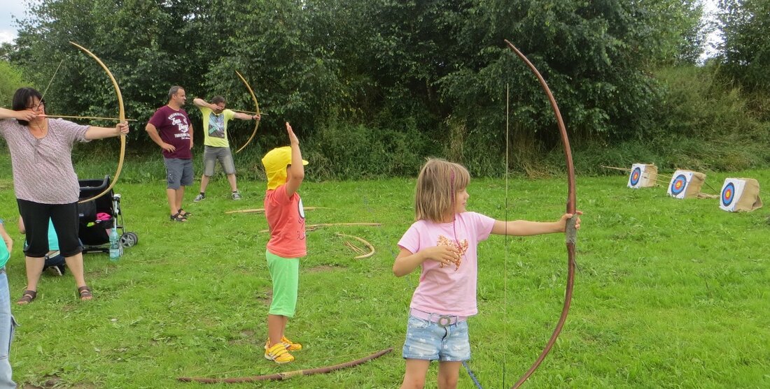 Bärnau. Unterstützt von der “Arbeitsgruppe Familienfreundliches Umfeld” des Bündnisses für Familie im Landkreis verbrachten auch in diesem Jahr mehrere Familien einen Erlebnistag. Bei angenehmen Temperaturen suchten die Familien einen Schatz. Durchgeführt wurde [&hellip;]