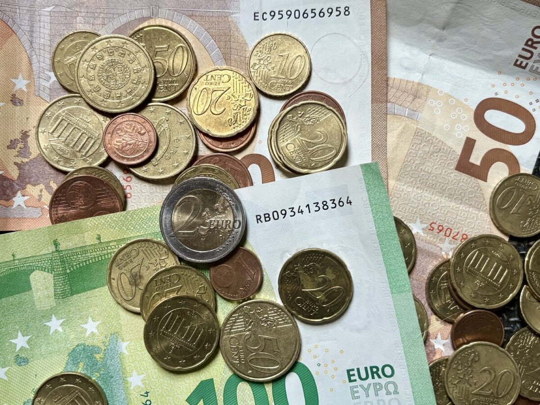 Weiden. Anlagebetrüger lockten mit fast 1.000.000 Euro – ein 47-Jähriger aus dem Landkreis Neustadt/WN zahlte einen sechsstelligen Betrag, bis die Bank stoppte. Jetzt ermittelt die Kripo.