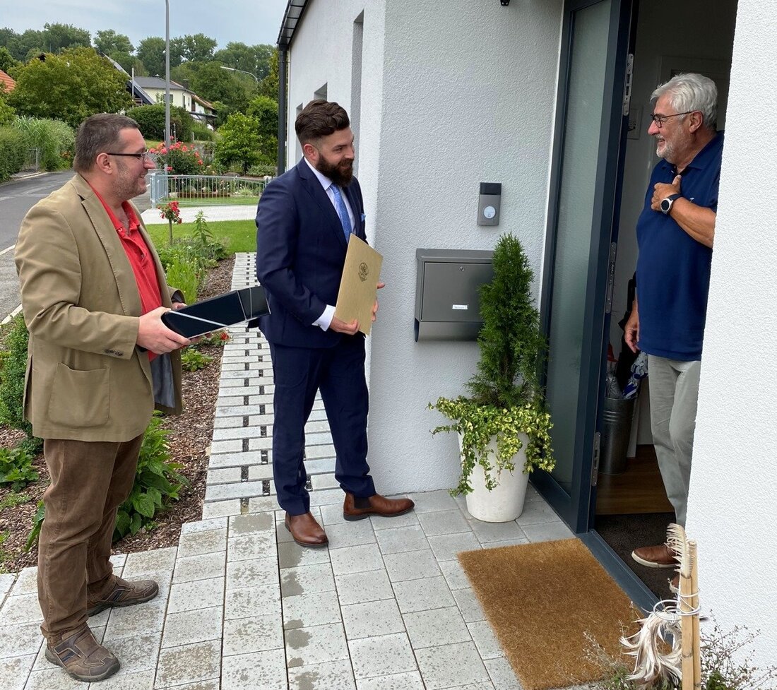Neustadt/WN. Die Stadt Neustadt an der Waldnaab hat jetzt zwei Altbürgermeister. Neben Gerd Werner (von 1984-2008 im Amt) darf jetzt auch Rupert Troppmann offiziell den Ehrentitel führen. Der Antrag dafür [&hellip;]