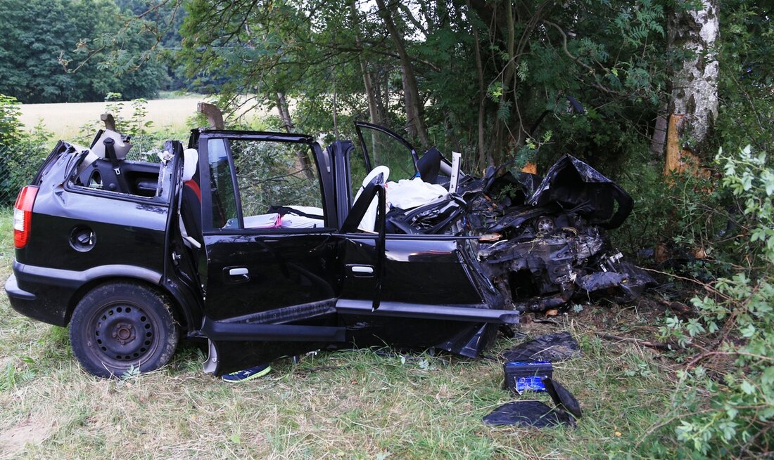 Kemnath. Am frühen Morgen kam es auf der B22 zu einem Verkehrsunfall mit zwei Schwerverletzten. Die Polizei sucht Unfallzeugen. https://www.youtube.com/watch?v=8RVHg8Nftq4&amp;amp;feature=youtu.be +++ Neu: OberpfalzECHO-Nachrichten kostenlos per WhatsApp! +++ Gegen halb fünf [&hellip;]