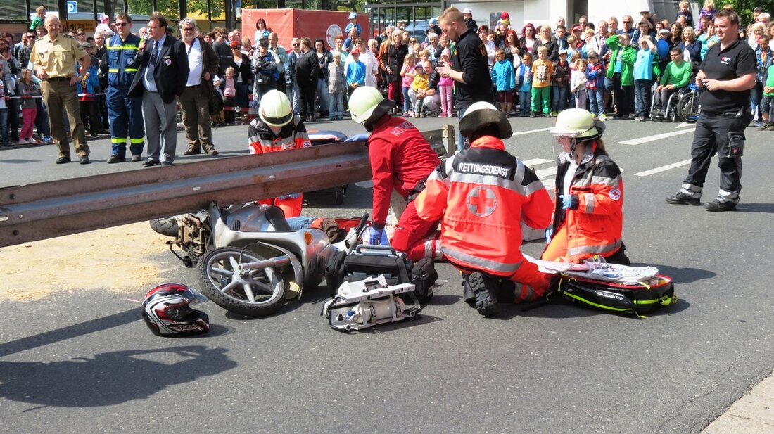 Weiden. Bereits zum 15. Mal lädt die Polizei Weiden und die Stadt Weiden zum Verkehrssicherheitstag “BOXXENSTOPP” am 05. Juni auf dem Parkplatz Naabwiesen in Weiden ein. Ursprünglich war die Veranstaltung vor nunmehr 15 [&hellip;]