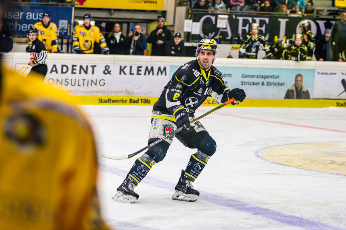 Weiden. Die Blue Devils Weiden freuen sich, mit Manuel Edfelder einen erfahrenen und vielseitig
einsetzbaren Spieler in ihren Reihen begrüßen zu dürfen. Der 29-jährige Verteidiger
wechselt vom Oberligisten Tölzer Löwen in die Oberpfalz und verstärkt das Team ab der
kommenden Saison in der Defensive.