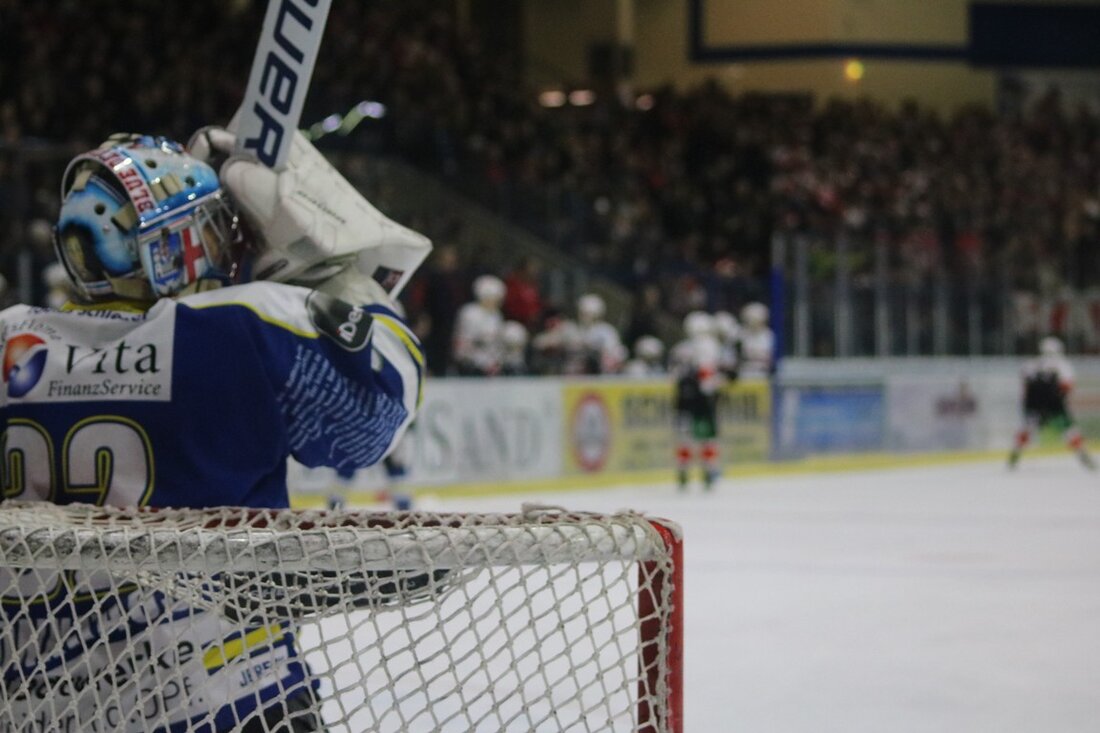 Weiden. Die Oberliga Süd zieht an einem Strang: Gemeinsam möchten die Vereine für eine vernünftige Ligenstärke in der Saison 2016/17 eintreten. Es besteht die Gefahr, dass die Oberliga Süd – [&hellip;]