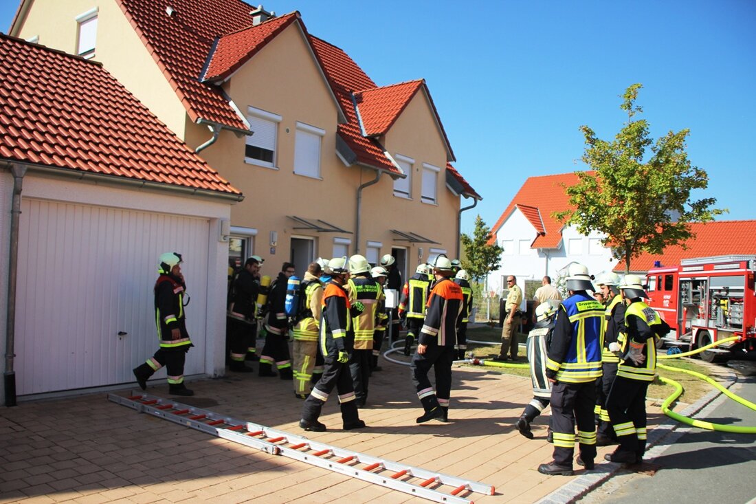 Eschenbach/Netzaberg. Heute gegen 15 Uhr wurden mehrere Einsatzkräfte zum Netzaberg in Eschenbach gerufen. Dort wurde von aufmerksamen Nachbarn eine Rauchentwicklung aus einem Wohnhaus gemeldet. Von Jürgen Masching Daraufhin rückten die Feuerwehren aus [&hellip;]