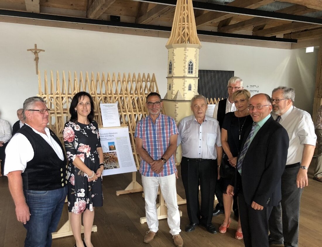 Parkstein. Zwei Modelle historischer Dachstühle aus Eger sind seit Mittwoch im Parksteiner Steinstadel zu sehen. Bei der Eröffnung der Ausstellung der Dachstuhlmodelle des Parksteiner Zimmerermeisters Josef Hauer war auch eine [&hellip;]