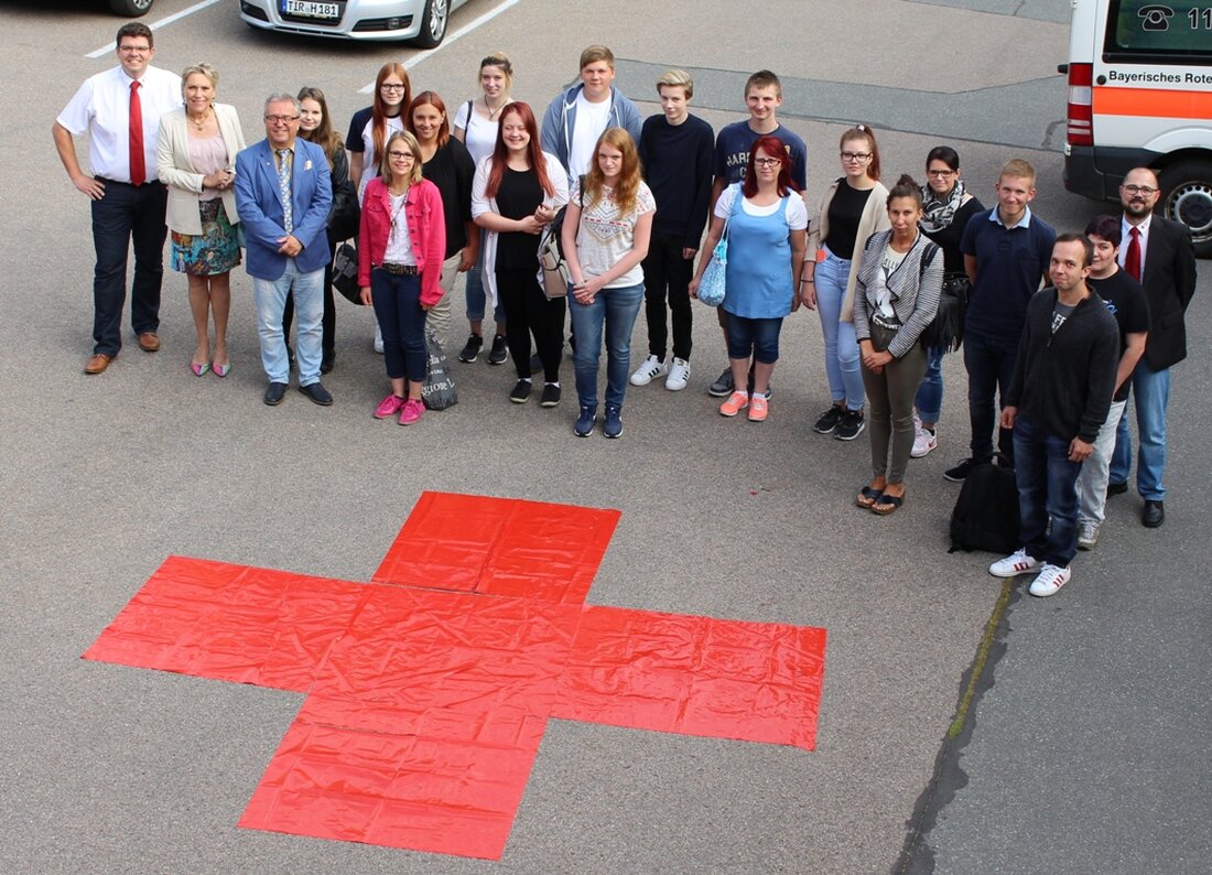Tirschenreuth. 15 Auszubildende starten beim Kreisverband Tirschenreuth im Bayerischen Roten Kreuz (BRK) zum 1. September beziehungsweise 1. Oktober ihre Ausbildung in zukunftsorientierten Berufsfeldern des Gesundheits- und Sozialwesens. Der BRK Kreisverband [&hellip;]
