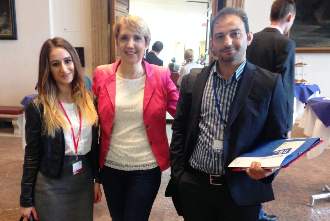 Weiden / München. Auf Einladung von Landtagsabgeordneter Annette Karl können derzeit Marine Oganisjan und Abdullah Alnabhan am Parlament der Generationen im Bayerischen Landtag teilnehmen. Im Rahmen des Projektes wird mit 150 Teilnehmern [&hellip;]