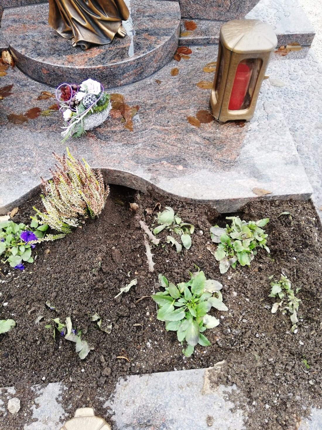 Neudorf. Die Pflege der letzten Ruhestätten von Angehörigen ist vielen Menschen ein großes Anliegen. In die Pflege der Grabstätten wird viel Zeit, aber auch viel Geld investiert. Umso mehr ist [&hellip;]