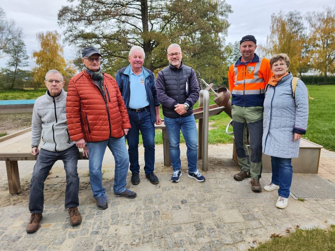 Weiden. Mit dem Leiter des Bauhofs der Stadt Daniel Tubifato, und dem Chef der Stadtgärtnerei Stefan Dürgner, wurde vor kurzem eine Stadtbadbesichtigung für die Vorstandsmitglieder der Freunde "Förderverein Stadtbad Weiden" durchgeführt.