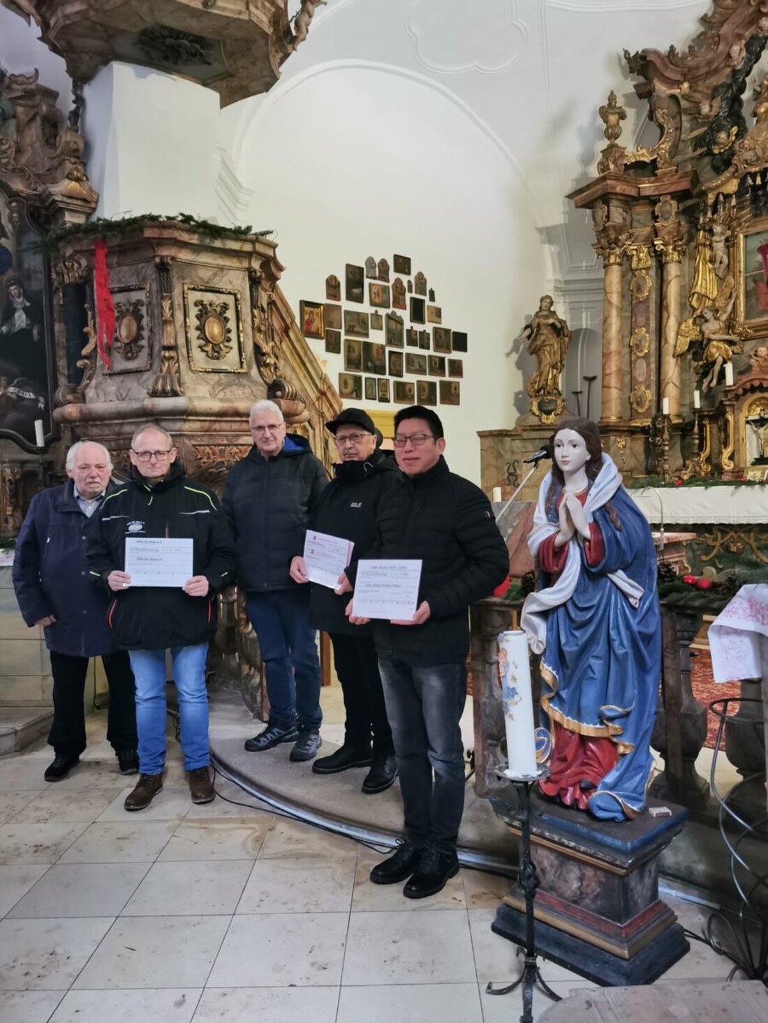 Heinersreuth. Der Kapellenverein spendete nach Dorfweihnacht und Adventsandacht eine Dreifachspende. Kindermission Nordost-Indien, Hilfe für Anja und Kinderkrebshilfe Oberpfalz Nord erhielten je 550 Euro.