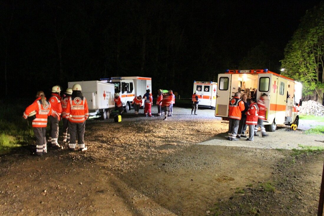 Waldsassen. Gestern Nacht gegen 23.15 Uhr bemerkte die Bewohnerin eines Vierseithofes in Waldsassen,  Schottenhof beim Blick aus ihrem Schlafzimmerfenster einen hellen Feuerschein. Die Frau alarmierte daraufhin sofort über Notruf die Polizei. [&hellip;]