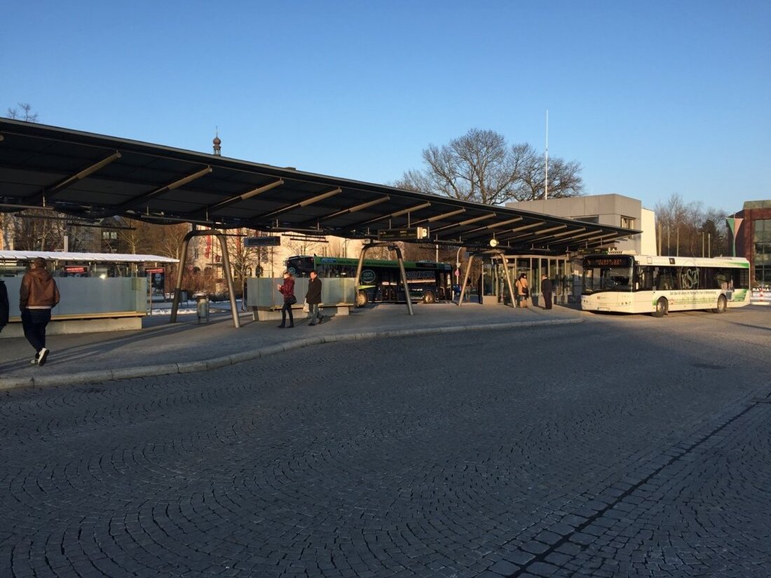 Weiden. Am Freitagabend erreichte die Polizeiinspektion Weiden eine Mitteilung über einen Hilferuf der etwas anderen Art.  Ein Mann (40) verrichtete seine Notdurft auf den Toiletten des ZOB. In diesem Moment schloss [&hellip;]