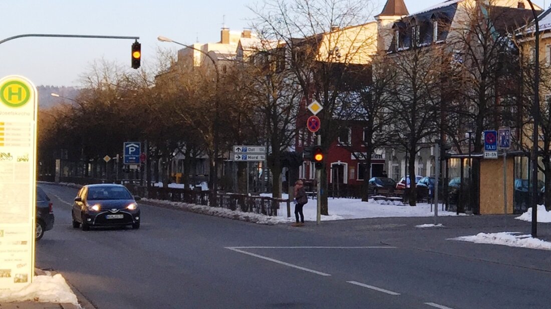Weiden. Ab Freitag ist es endlich wieder so weit: Wie versprochen pünktlich zur Weihnachtszeit öffnet die Allee-Tiefgarage wieder ihre Pforten. Seit über zwei Jahren ist die Tiefgarage geschlossen: Einsturzgefahr! Am Freitag wird [&hellip;]