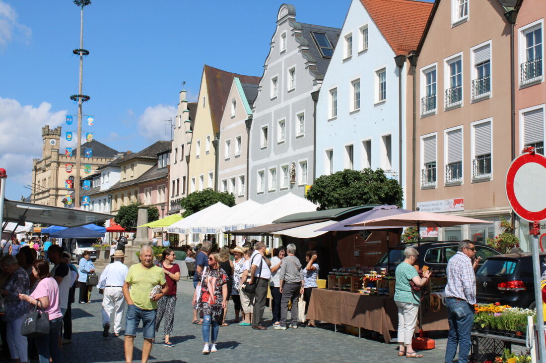 Weiden. Die Wochenmärkte am 25. Dezember 2024 und 1. Januar 2025 werden aufgrund der Feiertage auf die vorherigen Dienstage, den 24. und 31. Dezember, verlegt.