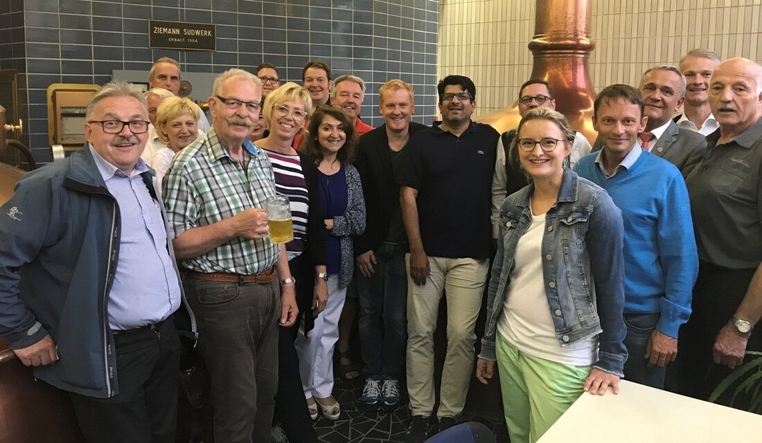 Weiden. Kühles Bier und interessante Gespräche: Die SPD-Fraktion stattete “Weidens einzig verbliebener größerer Brauerei” einen Besuch ab. In den Sudkesseln von Gambrinus geht es derzeit hoch her – die sommerlichen [&hellip;]