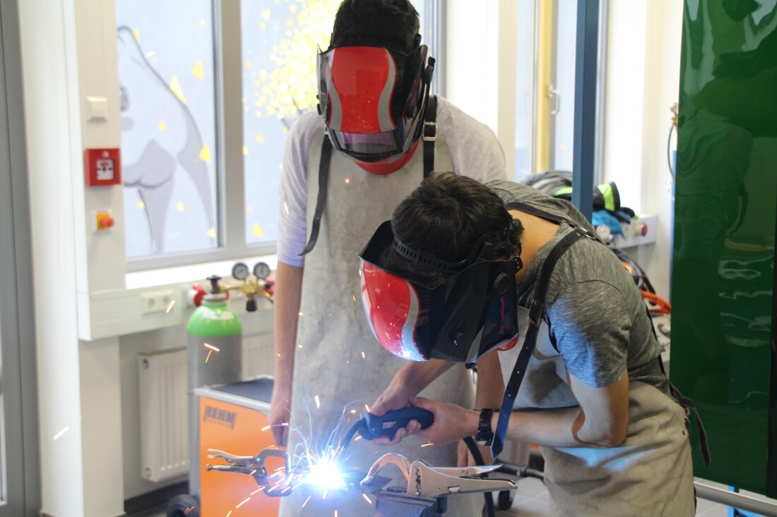 Weiden. Ist heute Schule? Oder was ist da los, an der FOS/BOS in Weiden? Die Antwort ist simple: Tag der offenen Tür, mit der Möglichkeit die Schule und ihre Angebote [&hellip;]