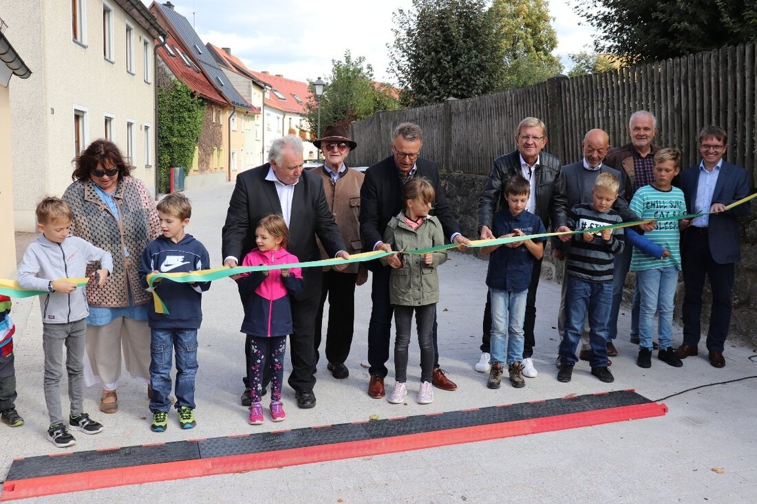 Tirschenreuth. Nach ihrem Ausbau vor über 40 Jahren erhielt der nördliche Teil der Ringstraße von der Bahnhofstraße bis zur Wenninggasse in den vergangenen zwölf Monaten eine altstadtgerechte und barrierefreie Erneuerung. Nun [&hellip;]