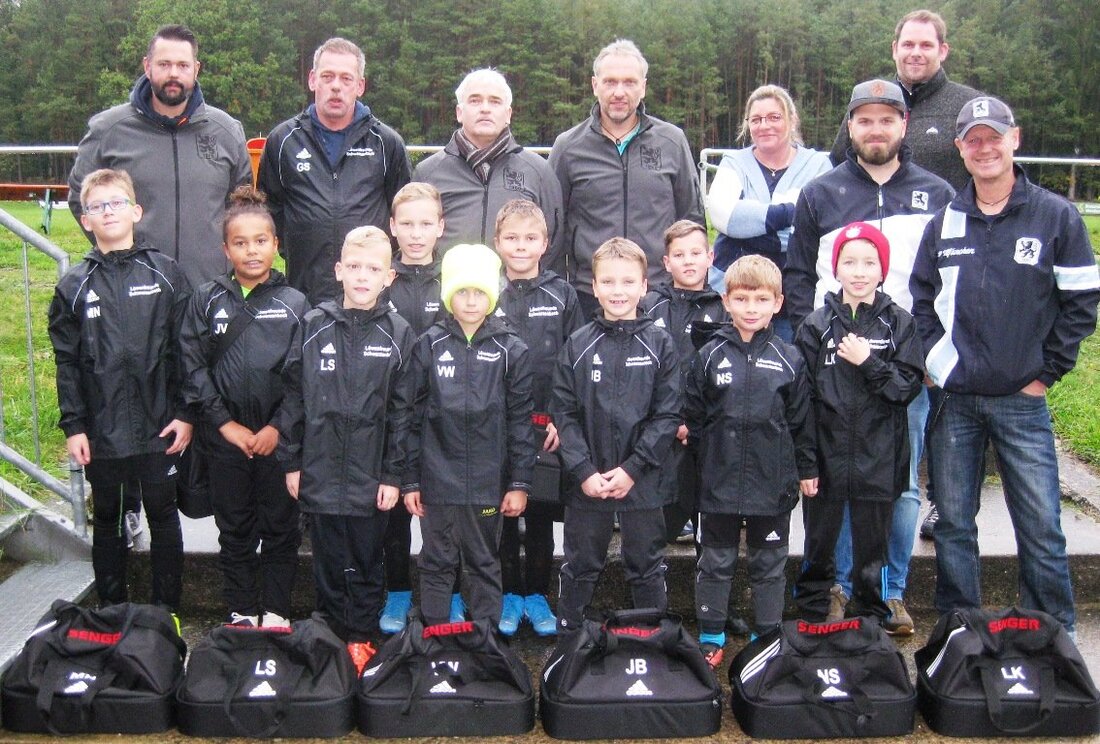 Schwarzenbach. Zum wiederholten Mal unterstützten die heimische Firma Senger Rohrbiegerei GmbH und die Löwenfreunde Schwarzenbach den Fußballnachwuchs des Sport-Club Schwarzenbach e.V.. Mit insgesamt 1.200 Euro Spende zeigten sie ein großes [&hellip;]