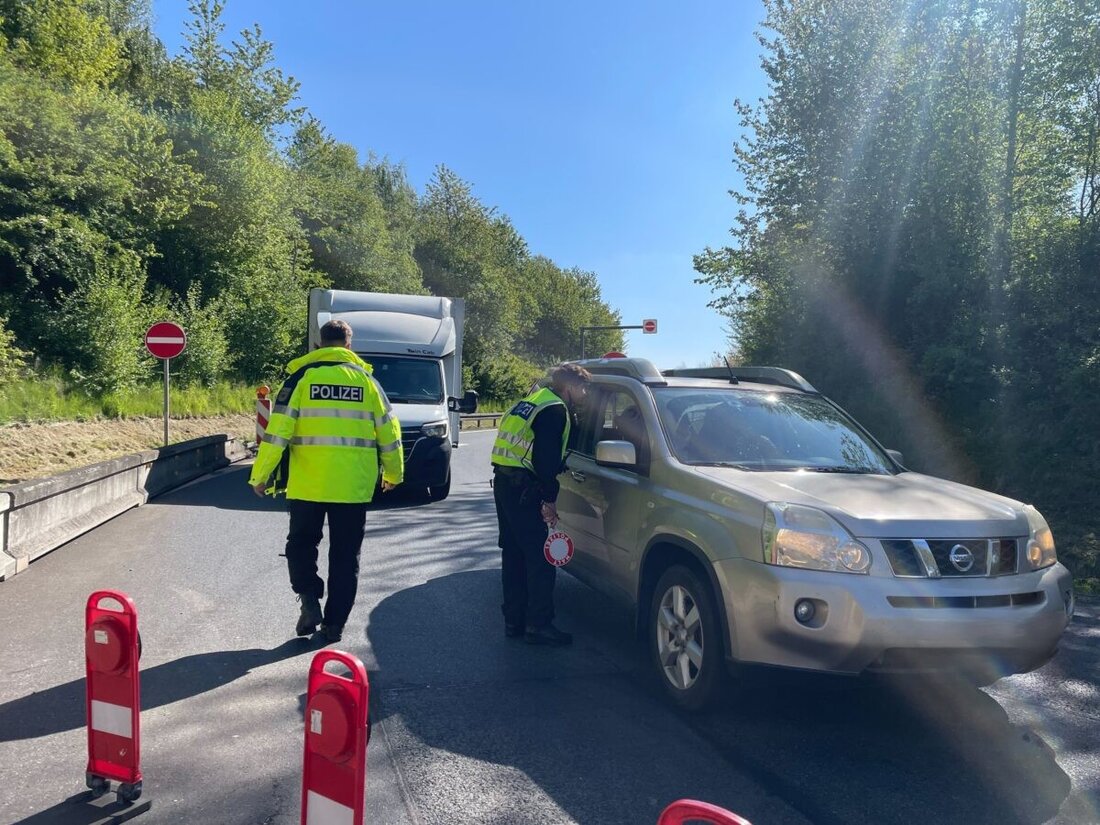 Waidhaus. Letzten Donnerstag sind die Grenzkontrollen bei Waidhaus verstärkt worden. Die Bilanz der Bundespolizei vom Wochenende: Elf Personen wurden nach Tschechien zurückgewiesen, drei gesuchte Straftäter festgenommen. 