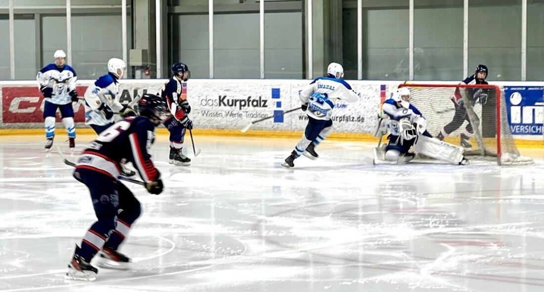 Weiden. Am Wochenende holten die Young Blue Devils wichtige Punkte für die Junioren und Jugend, die Schüler sorgten für eine Überraschung.