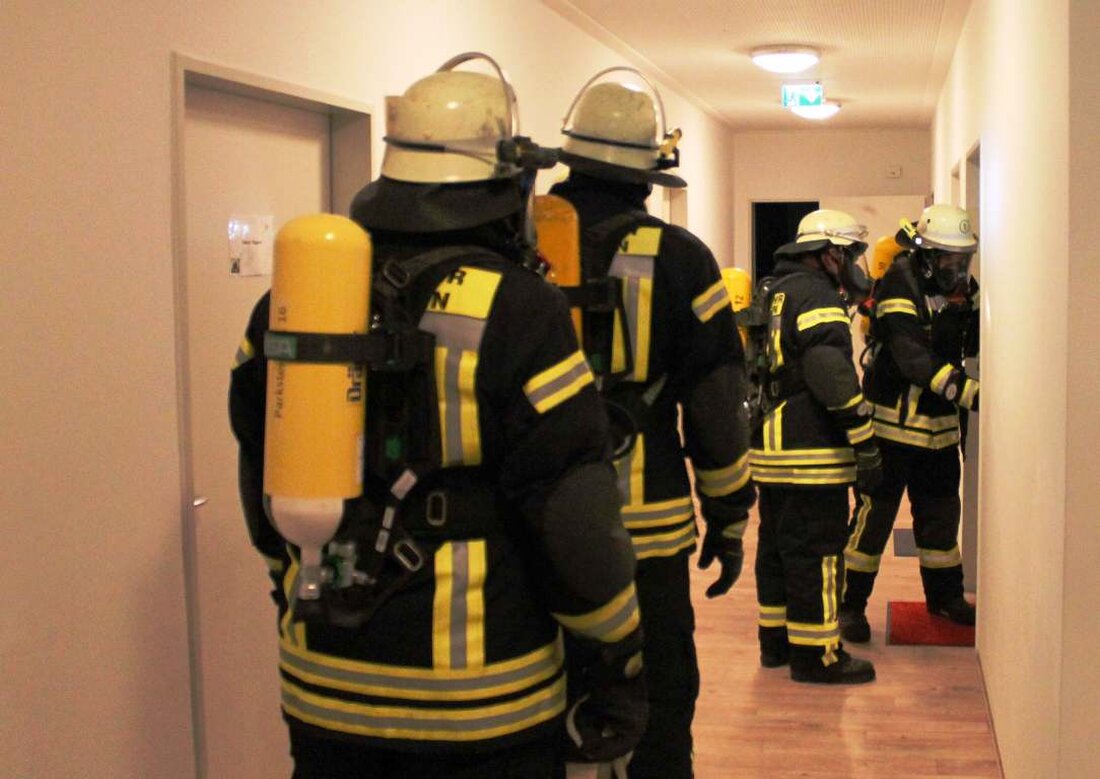 Parkstein. Im Rahmen der Brandschutzwochen hielt die Feuerwehr Parkstein am Freitag eine Einsatzübung am Grüntaler Hof ab. Zusammenarbeit mit Betreuern klappt perfekt.  Die dort ansässige Dr. Löwsche Einrichtung hatte vor [&hellip;]