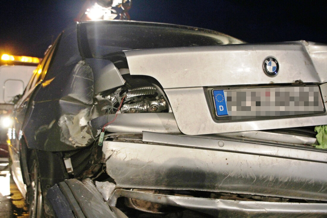 Luhe-Wildenau/Weiden. Ein Autofahrer auf der A 93 hatte großes Glück. Der Unfall hätte schlimmer ausgehen können.  Am Montagabend gegen 17:40 Uhr befuhr ein 31-Jähriger mit seinem BMW die A93 aus Regensburg [&hellip;]