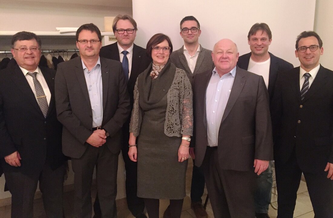 156 Mitglieder gehören dem Wirtschaftsclub derzeit an, 45 waren zur Jahreshauptversammlung ins Hotel “Zur Heimat” gekommen. Neu dabei: Rainer Lukas, Thomas&nbsp;Ludwig (beide Vorstände der Volksbank Nordoberpfalz) und Florian Rieder (Geschäftsführer [&hellip;]