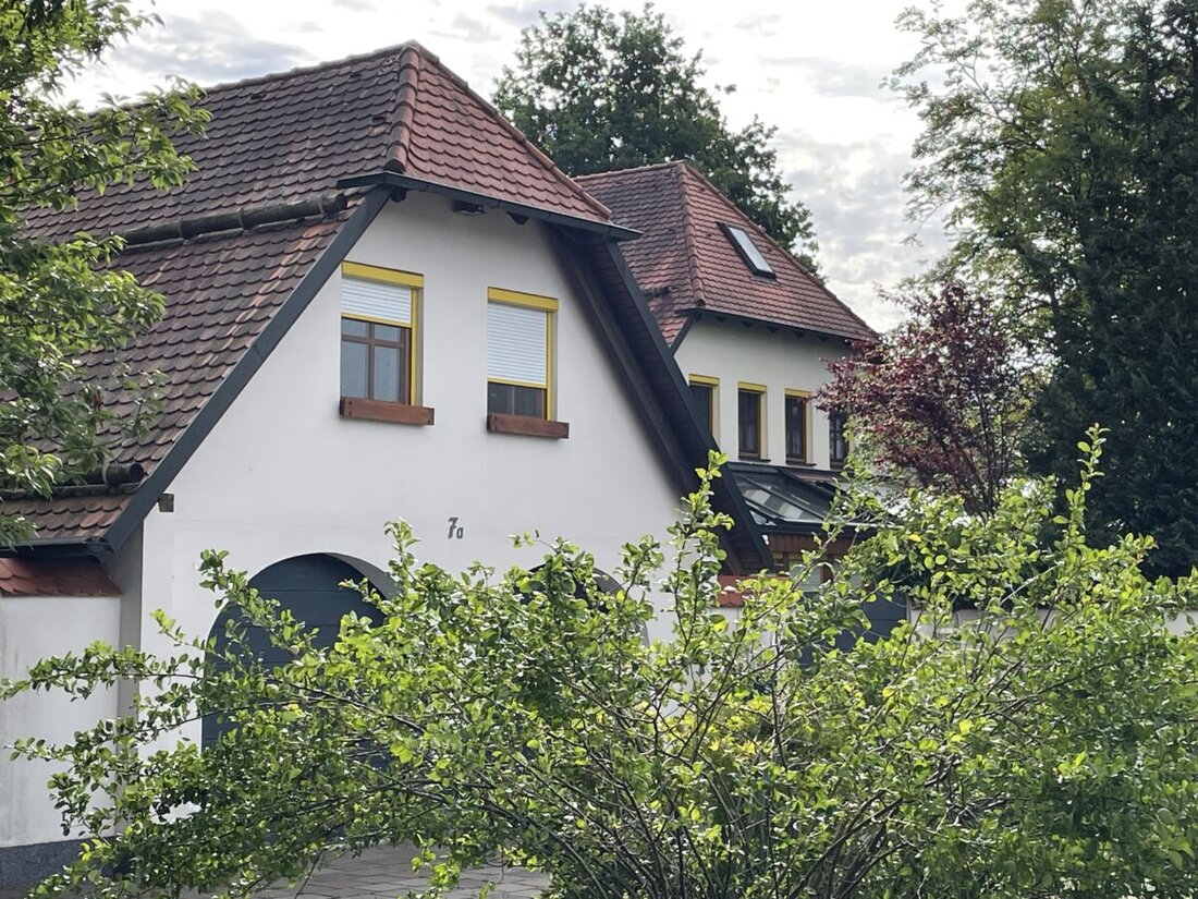 Wernberg/Amberg. Der Mord an Dieter Loew erschütterte 2014 die Bevölkerung. Der 76-jährige Unternehmer war in seinem Wohnhaus in Wernberg-Köblitz mit schwersten Kopfverletzungen gefunden worden. Der Überfall konnte nie geklärt werden. Ein Ermittlungsverfahren gegen zwei Tatverdächtige wurde eingestellt. Ein Rückblick.   