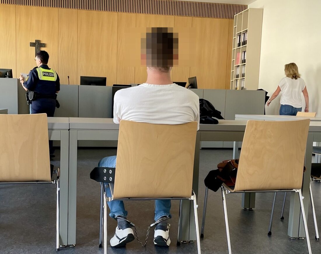 Weiden. Dritter Tag im Prozess gegen einen Immobilienmakler (45) aus Weiden. Ein Sandkastenfreund berichtet, wie ihn der Angeklagte nach Strich und Faden belogen hat. Außerdem wird eine Frau als Zeugin gehört, die ihm über eine Dating-Plattform ins Netz ging - nicht die einzige.