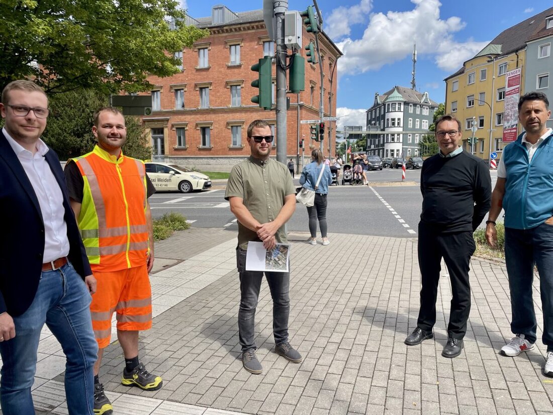 Weiden. Weidens meistbefahrene Kreuzung wird smarter: Ein neues KI-gestütztes Abbiegeassistenzsystem soll ab sofort für mehr Sicherheit sorgen – besonders für Radfahrer.