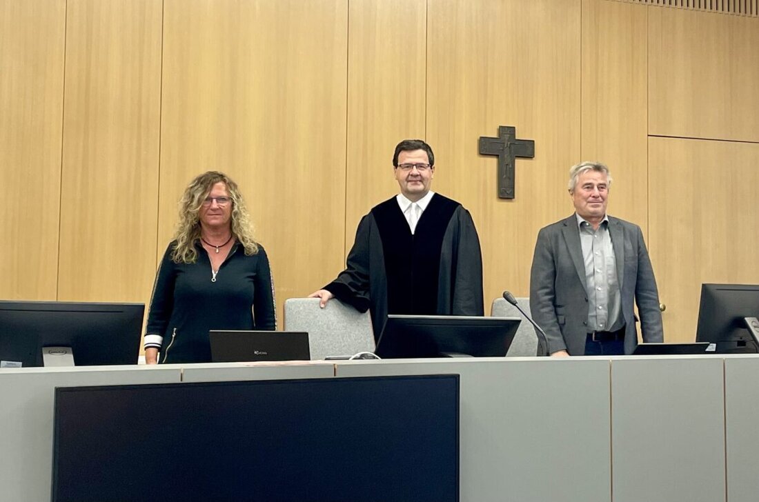 Weiden. Haarscharf schrammt ein Altenpfleger (24) an einer Haftstrafe vorbei. Er belästigte seine Kolleginnen in einem Seniorenheim nicht nur verbal. Bei zwei jungen Frauen griff er in der Nachtschicht zu: an Brust und Po.