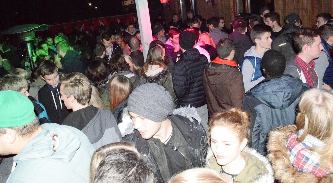 Altenstadt/WN. Auch im Haisl brannte am Samstag die Hütte. Rund 500 Gäste waren gekommen um mit den Organisatoren gebührend Halloween zu feiern.  Für die passende Stimmung sorgte im kleinen Haisl eine [&hellip;]