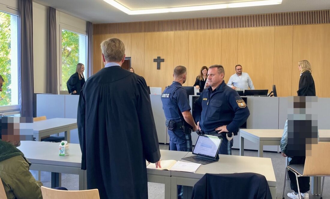 Weiden. Das Landgericht Weiden hat einen 52-Jährigen nach Annäherungen an Kinder trotz früherer Verurteilung "nur" zu 2 Jahren und 8 Monaten Haft verurteilt. Vielleicht ein weises Urteil: Eine Abschiebung nach Afghanistan könnte schon nach der Halbstrafe möglich sein.