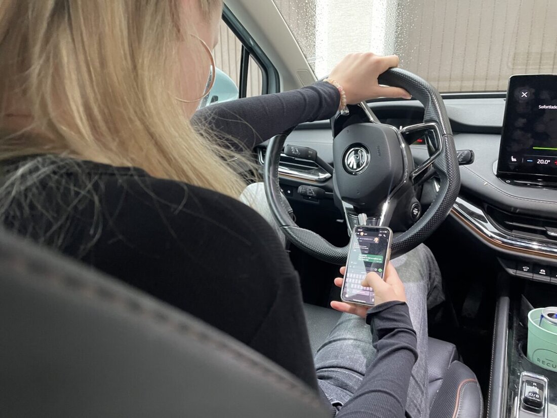 Tirschenreuth. Die "Kontrollwoche gegen Ablenkung" bringt in Tirschenreuth einen krassen Fall ans Licht. Eine Postzustellerin hatte nicht nur ihr Handy während der Fahrt benutzt - sie war auch alles andere als nüchtern. 