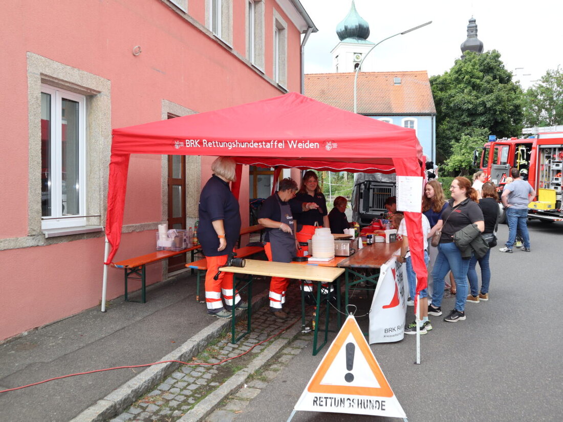 Püchersreuth. Mit einem abwechslungsreichen Festprogramm feierte die Jugendfeuerwehr Püchersreuth ihr 40-jähriges Gründungsjubiläum. Zahlreiche Gäste aus der Region, Vertreter von Blaulichtorganisationen sowie politische und feuerwehrtechnische Verantwortungsträger nahmen an der Veranstaltung teil.