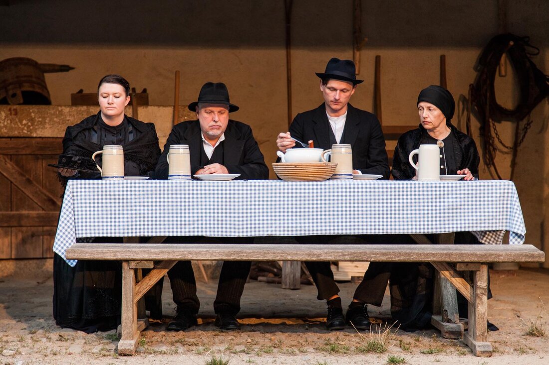 Neusath-Perschen. Am Freitag ist es so weit. Die Inszenierung der Bauerngeschichte “Der Wittiber” von Ludwig Thoma feiert Premiere. Und zwar auf dem Denkenbauernhof im Oberpfälzer Freilandmuseum Neusath-Perschen. Eine passendere Kulisse hätte [&hellip;]