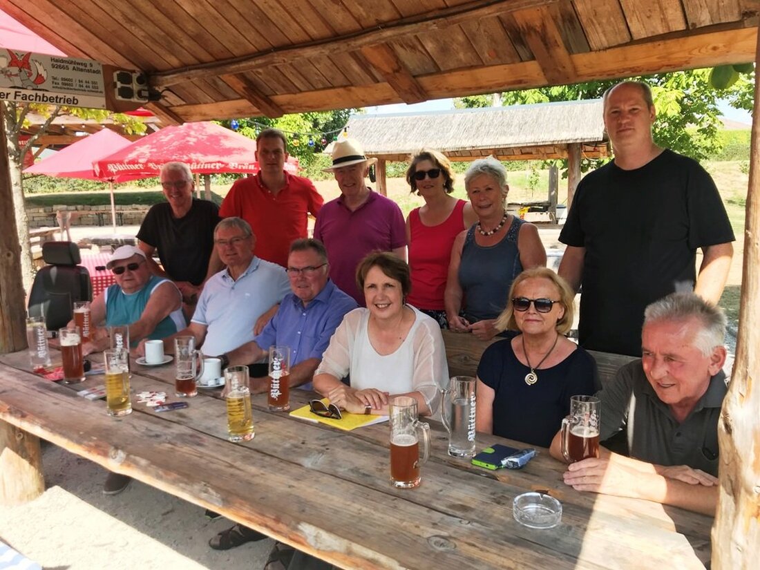 Altenstadt/WN. Es wurde deutlich mehr als ein Wort gewechselt beim Biergartengespräch der SPD- Landtagsabgeordneten Annette Karl in Altenstadt im Rahmen ihrer Gesprächsreihe „Auf ein Wort mit Annette Karl“. Von Udo Fürst [&hellip;]