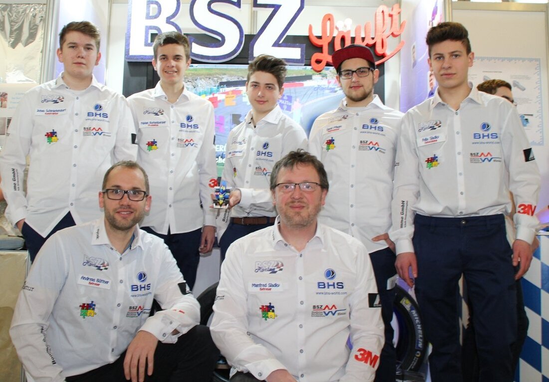 Wiesau. Im Rahmen des internationalen Technologiewettbewerbs „F1 in schools“ qualifizierte sich das Team BSZ-Racing des Staatlichen Beruflichen Schulzentrums Wiesau am Wochenende auf der Süd-Ost Meisterschaft für die Deutsche Meisterschaft in [&hellip;]